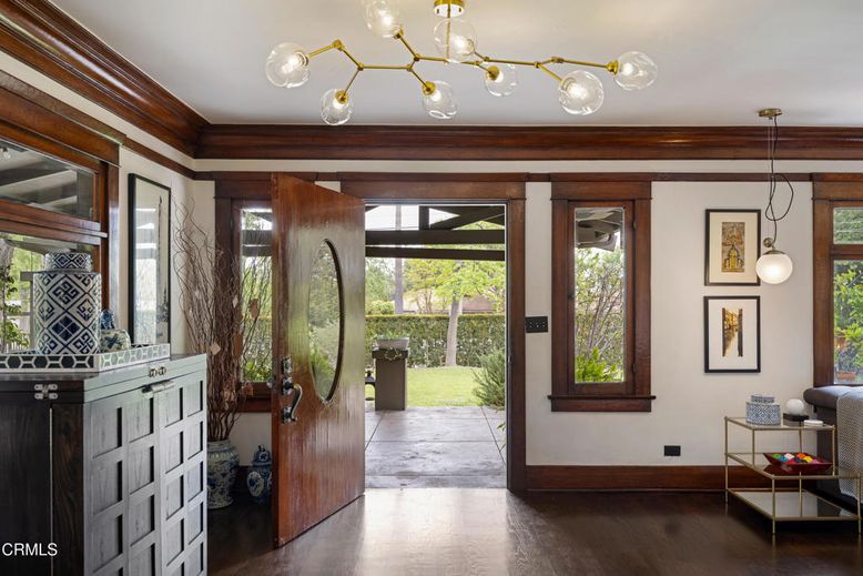 Interior, Pendant Lights, Wood Texture Flooring