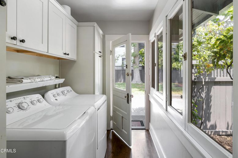 Interior, Washer, Wood Texture Flooring