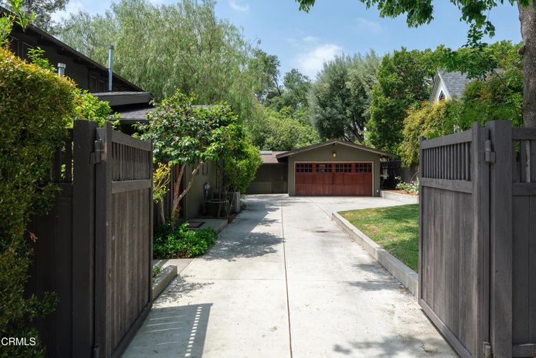 Detached Garage, Exterior