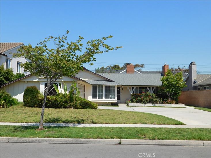 Exterior, Facade, Ranch