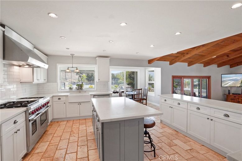 Dining room, Interior, Kitchen, Pendant Lights, Recessed Lighting, Stainless Steel Appliances, Wooden Beams, Wooden Ceilings