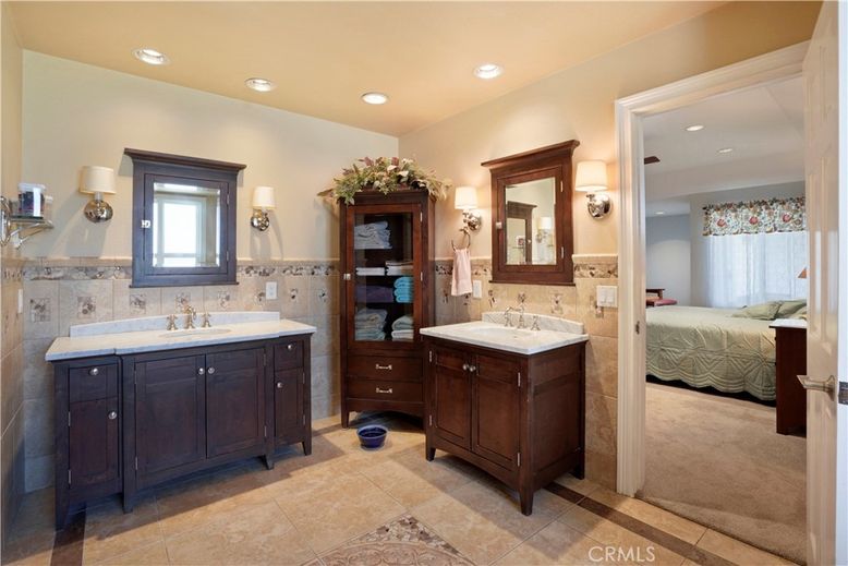 Bathroom, Bedroom, Dual Sink Vanities, Interior, Recessed Lighting