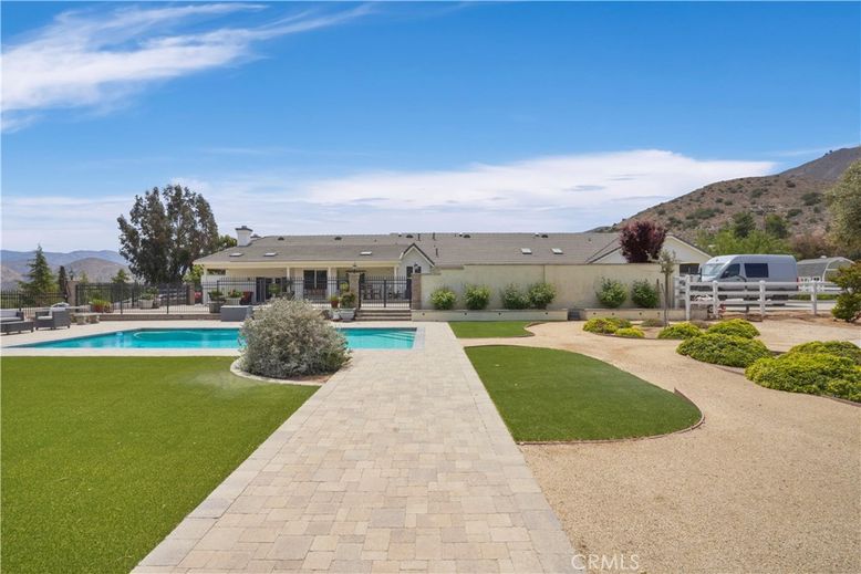 Exterior, Pool