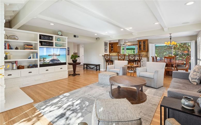 Chandelier, Dining room, Interior, Living room, Recessed Lighting, Wood Texture Flooring