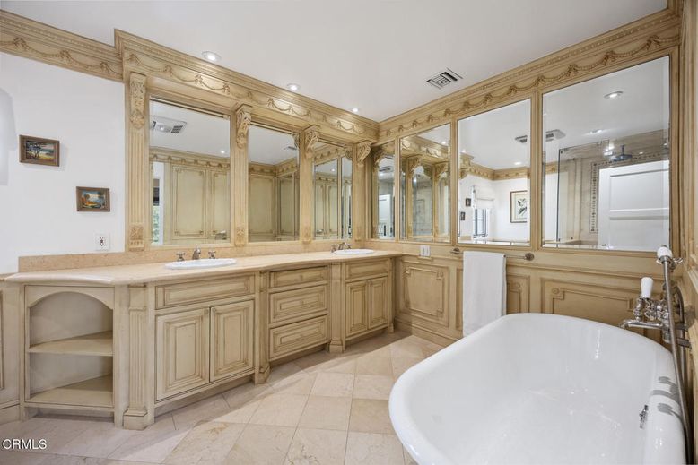 Bathroom, Dual Sink Vanities, Free Standing Baths, Interior, Recessed Lighting