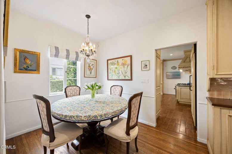 Chandelier, Dining room, Interior, Recessed Lighting, Wood Texture Flooring