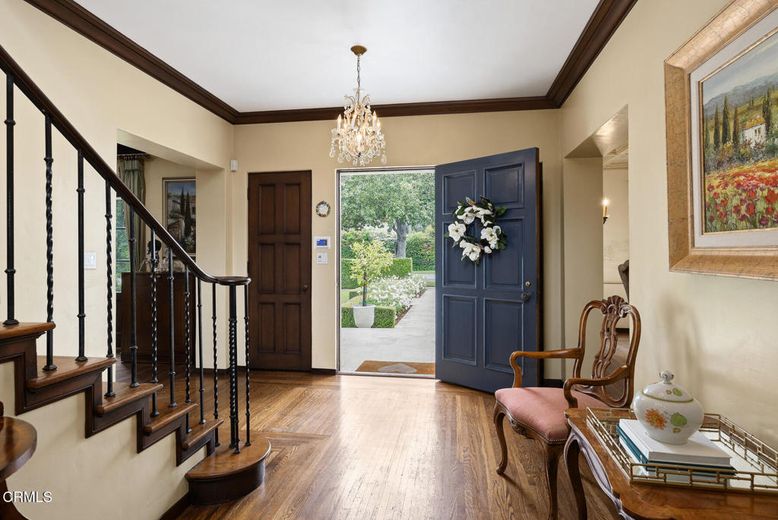 Chandelier, Interior, Wood Texture Flooring