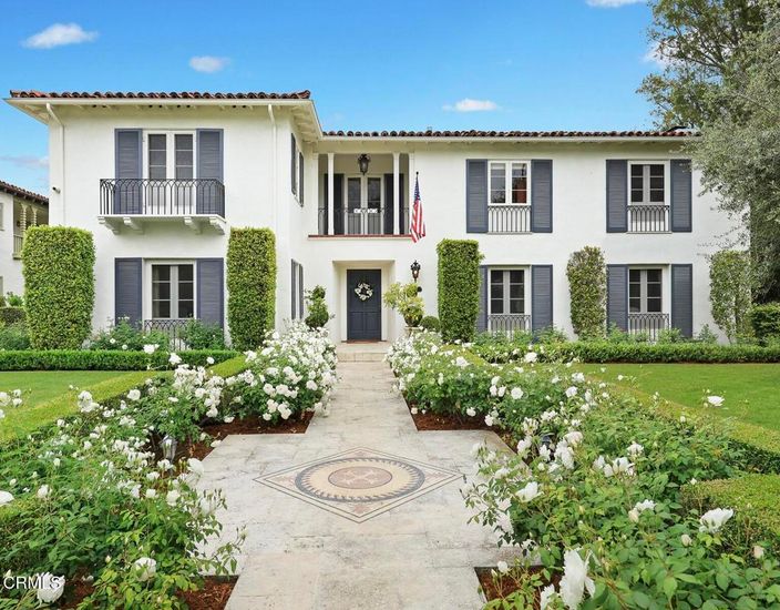 Exterior, Facade, Mediterranean
