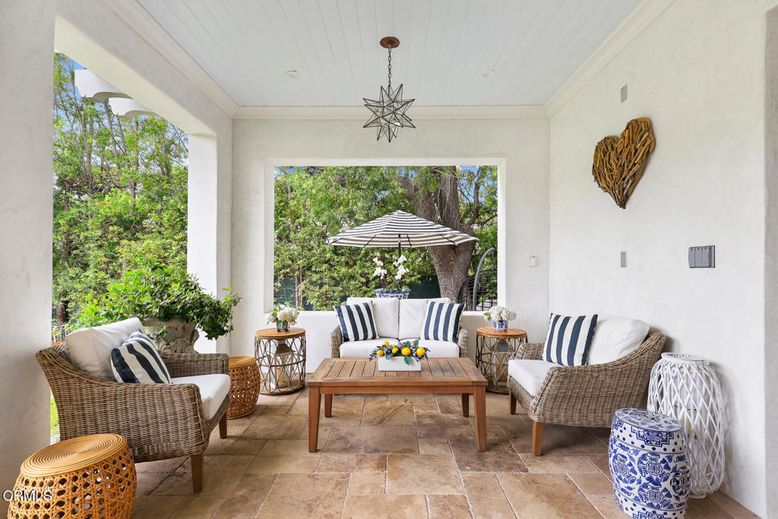 Exterior, Interior, Living room, Pendant Lights
