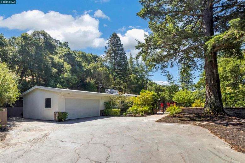 Detached Garage, Exterior