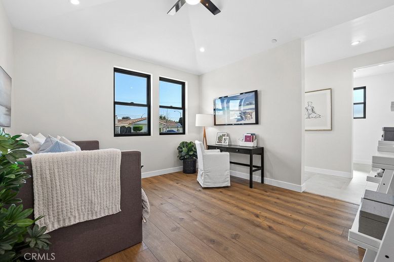Home Office, Interior, Recessed Lighting, Wood Texture Flooring