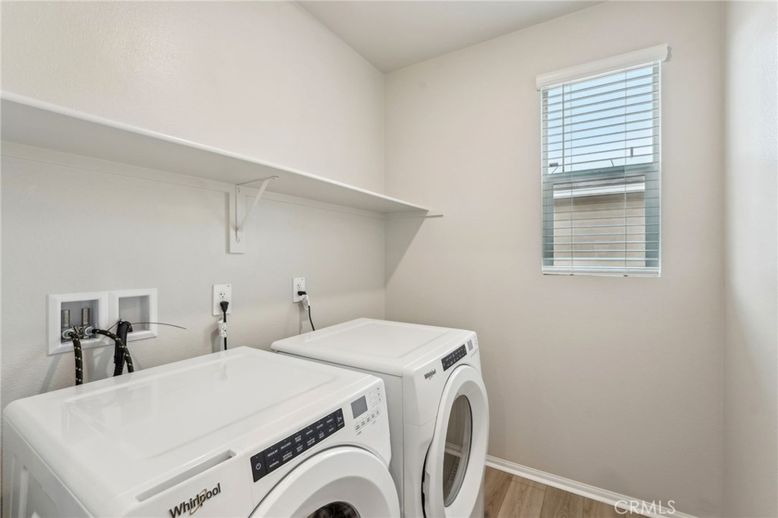 Interior, Washer, Wood Texture Flooring