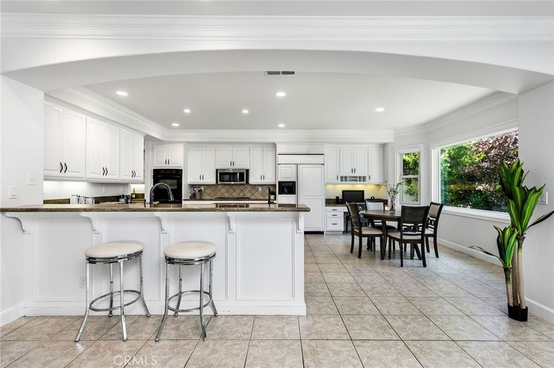 Dining room, Interior, Kitchen, Recessed Lighting, Stainless Steel Appliances