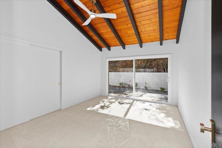 Empty room, Interior, Wooden Beams, Wooden Ceilings