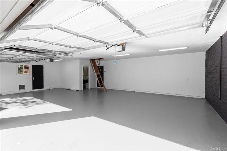 Garage, Interior