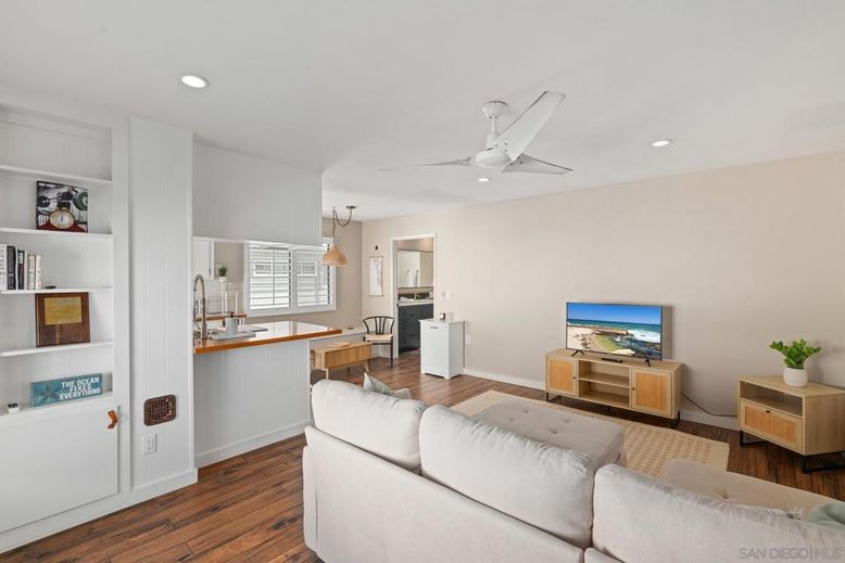 Interior, Living room, Pendant Lights, Recessed Lighting, Wood Texture Flooring