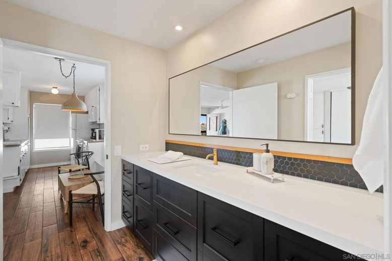 Bathroom, Interior, Pendant Lights, Recessed Lighting, Wood Texture Flooring