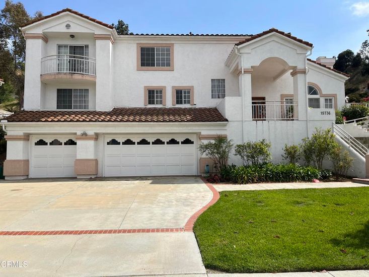 Attached, Exterior, Facade, Mediterranean