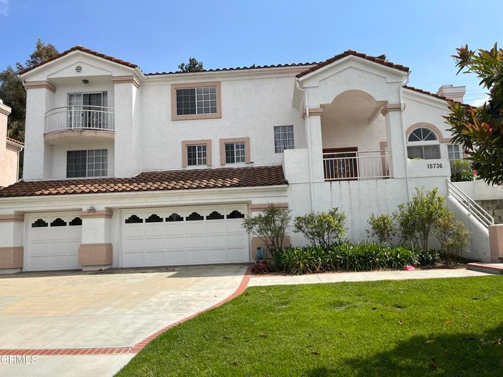 Attached, Exterior, Facade, Mediterranean