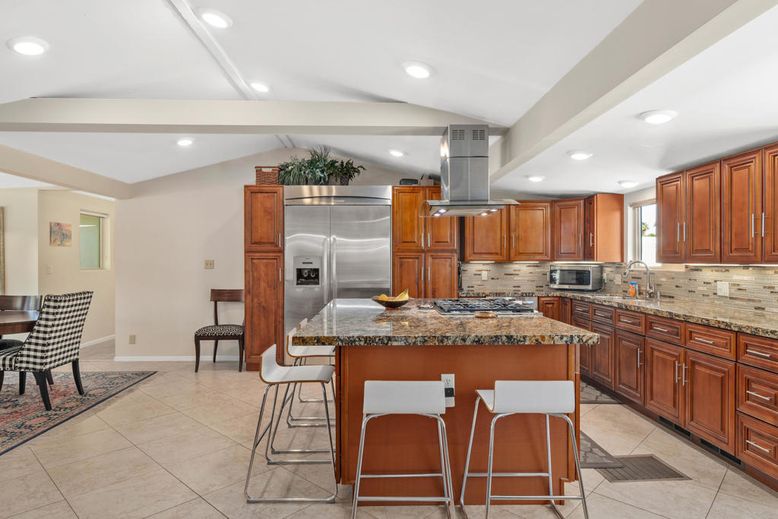 Dining room, Interior, Kitchen, Recessed Lighting, Stainless Steel Appliances