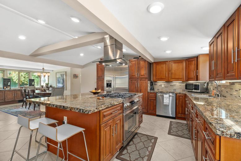 Dining room, Interior, Kitchen, Pendant Lights, Recessed Lighting, Stainless Steel Appliances