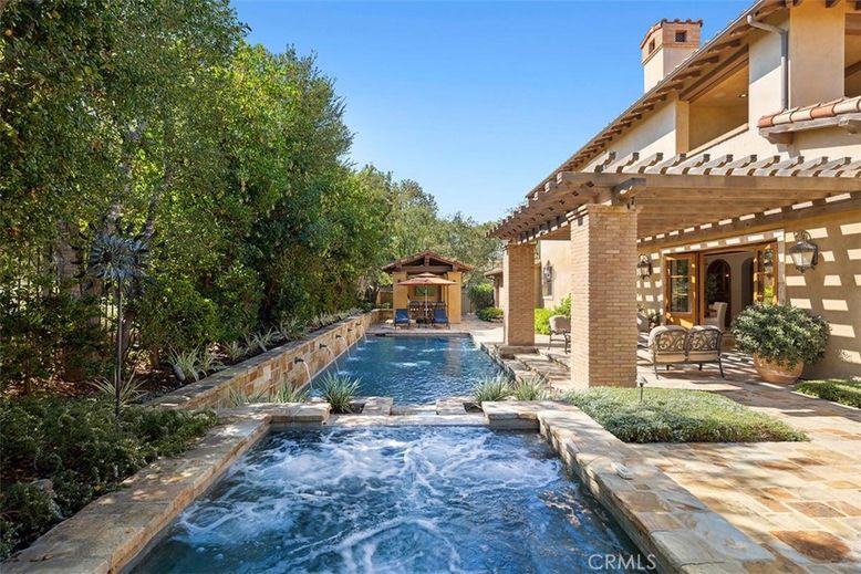 Exterior, Playground, Pool