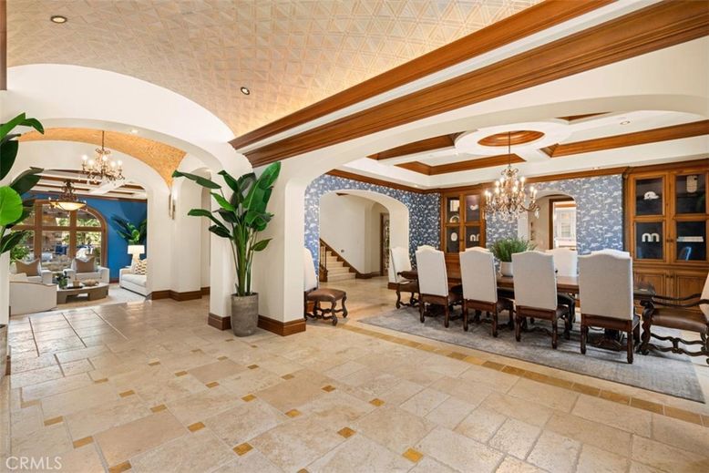 Chandelier, Dining room, Interior