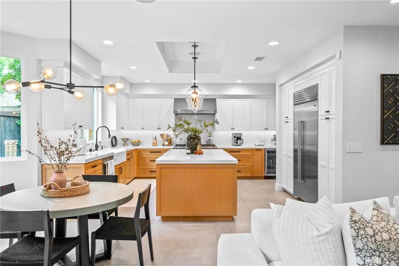 Dining room, Interior, Kitchen, Pendant Lights, Recessed Lighting, Stainless Steel Appliances