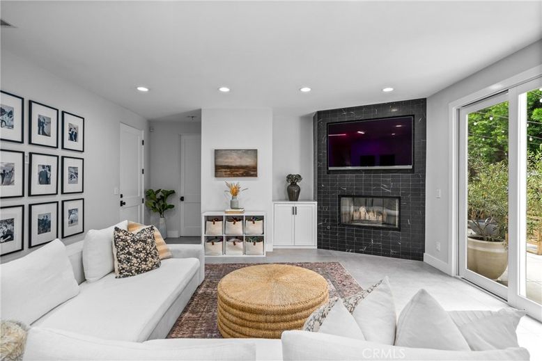 Fireplace, Interior, Living room, Recessed Lighting