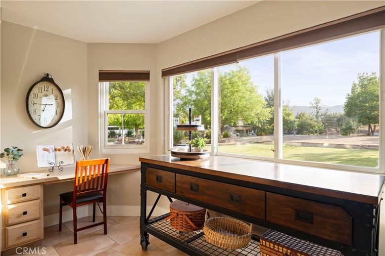 Home Office, Interior