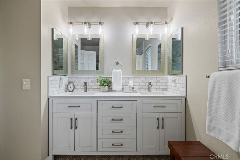 Bathroom, Dual Sink Vanities, Interior