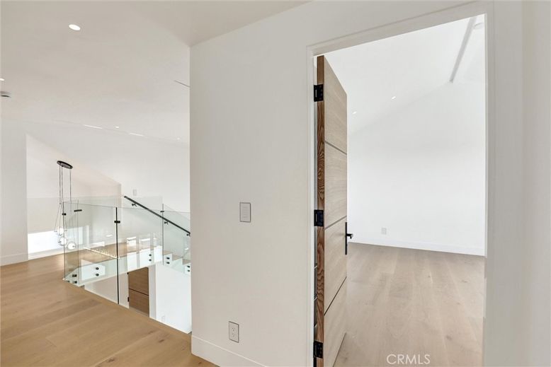Interior, Pendant Lights, Recessed Lighting, Wood Texture Flooring