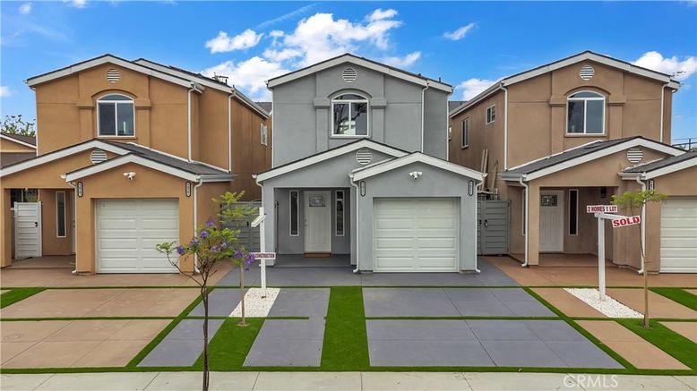 Attached, Exterior, Facade, Mediterranean
