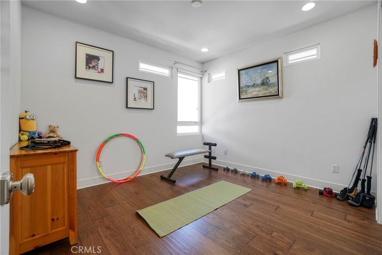 Fitness Equipment, Interior, Recessed Lighting, Wood Texture Flooring