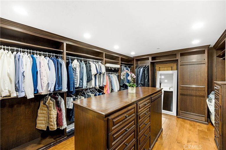 Interior, Recessed Lighting, Walk-in Closets, Wood Texture Flooring