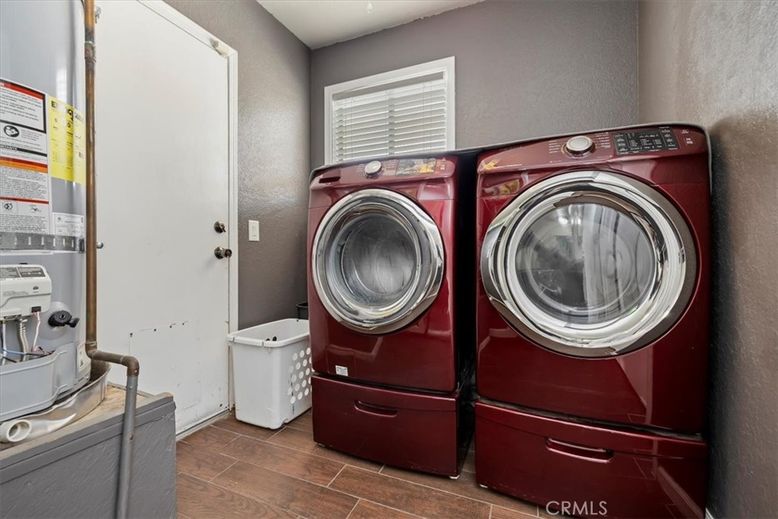 Interior, Washer, Wood Texture Flooring