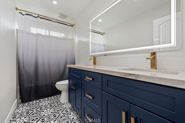 Bathroom, Interior, Recessed Lighting