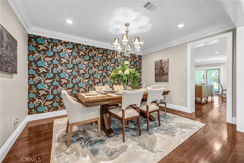 Chandelier, Dining room, Interior, Recessed Lighting, Wood Texture Flooring
