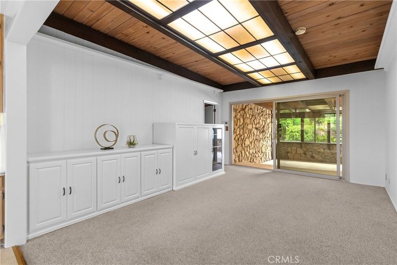 Empty room, Interior, Wooden Beams, Wooden Ceilings