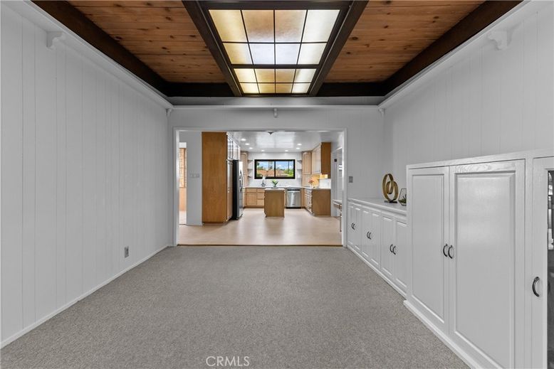 Empty room, Interior, Wooden Beams, Wooden Ceilings