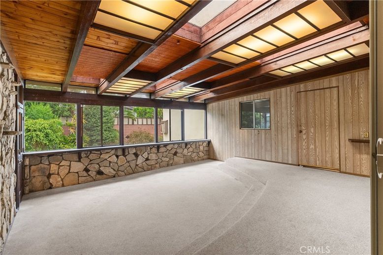 Empty room, Interior, Wooden Beams, Wooden Ceilings