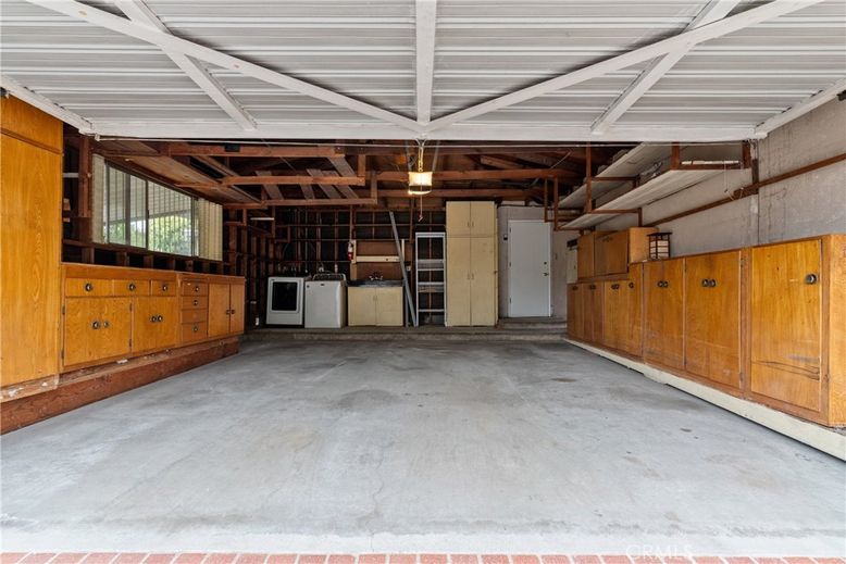 Garage, Interior, Wooden Beams