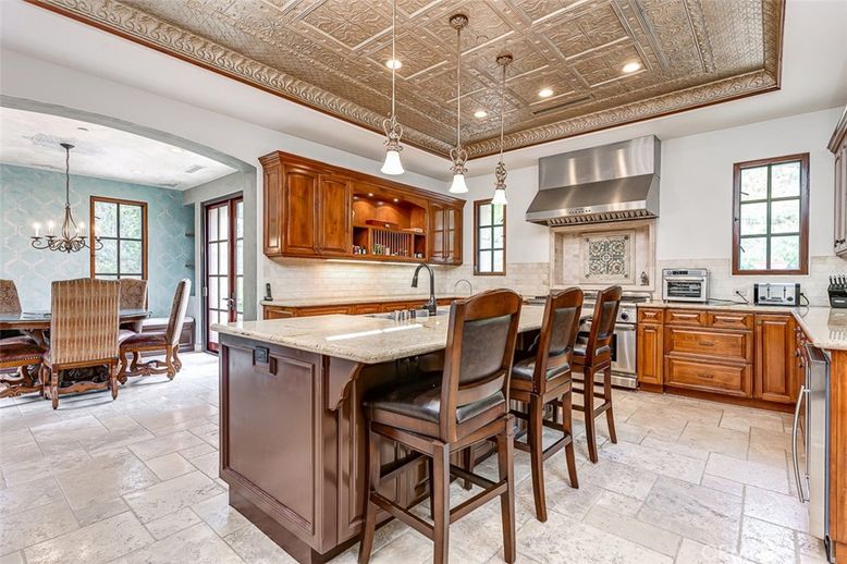 Chandelier, Dining room, Interior, Kitchen, Pendant Lights, Recessed Lighting, Stainless Steel Appliances