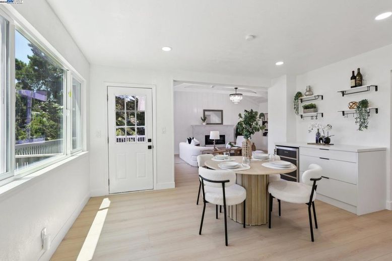 Dining room, Interior, Living room, Pendant Lights, Recessed Lighting, Wood Texture Flooring