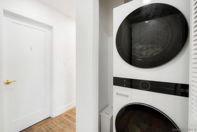 Interior, Utility Closets, Washer, Wood Texture Flooring