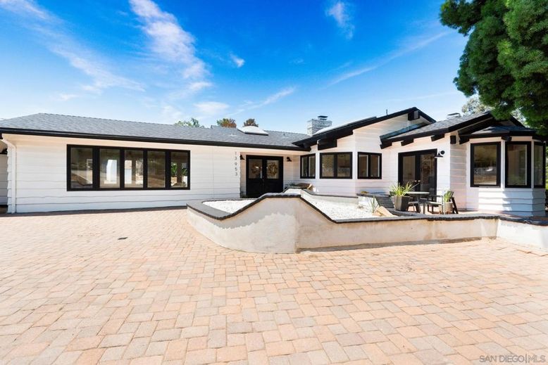 Attached, Exterior, Facade, Ranch