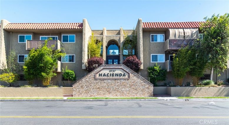 Exterior, Facade, Mediterranean