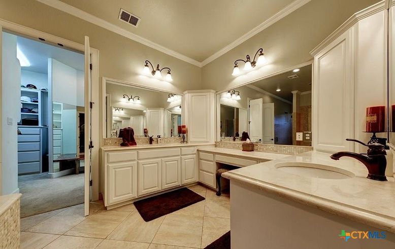 Bathroom, Dual Sink Vanities, Interior