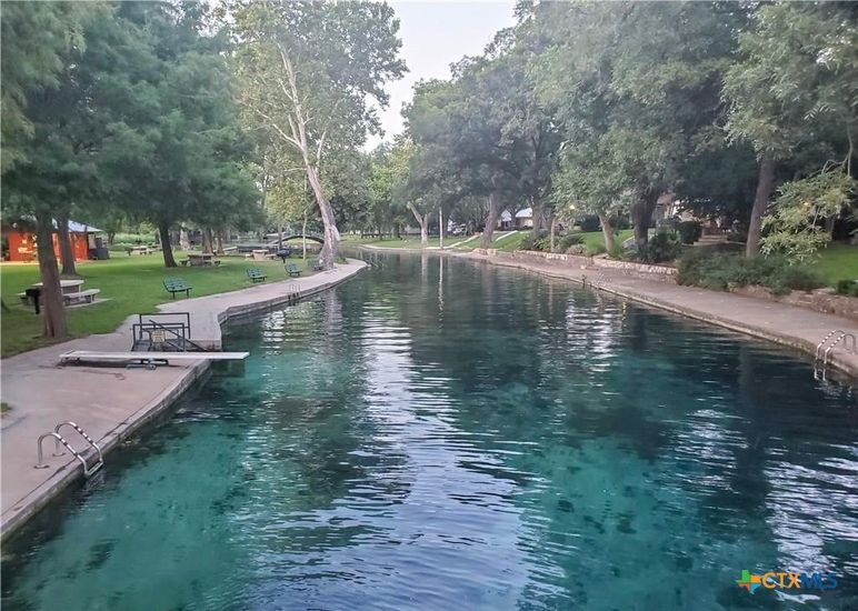 Exterior, Lake