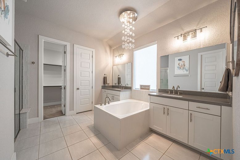 Bathroom, Dual Sink Vanities, Interior, Pendant Lights